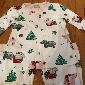 EUC Beaufort Bonnet Size 8 Hippo Christmas pajamas